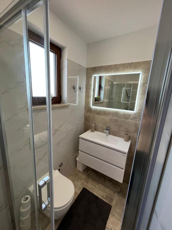 Apartman Sara S Pogledom Na More Lovran Extérieur photo