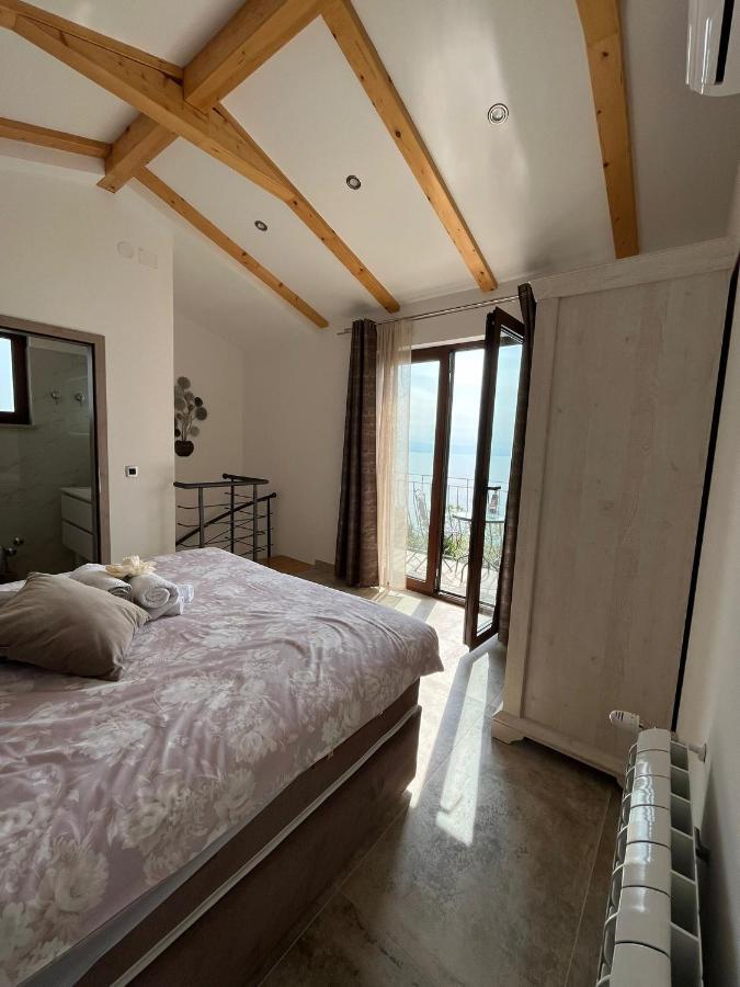 Apartman Sara S Pogledom Na More Lovran Extérieur photo